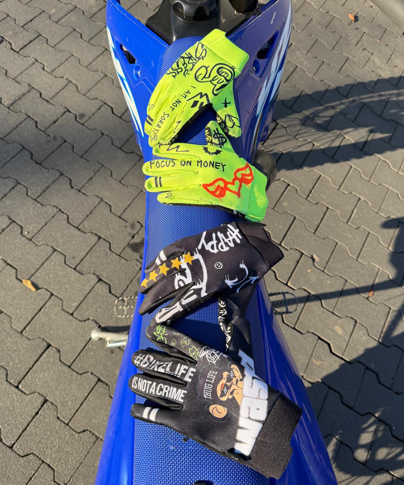 PACK 2 GUANTES (AMARILLO + NEGRO)