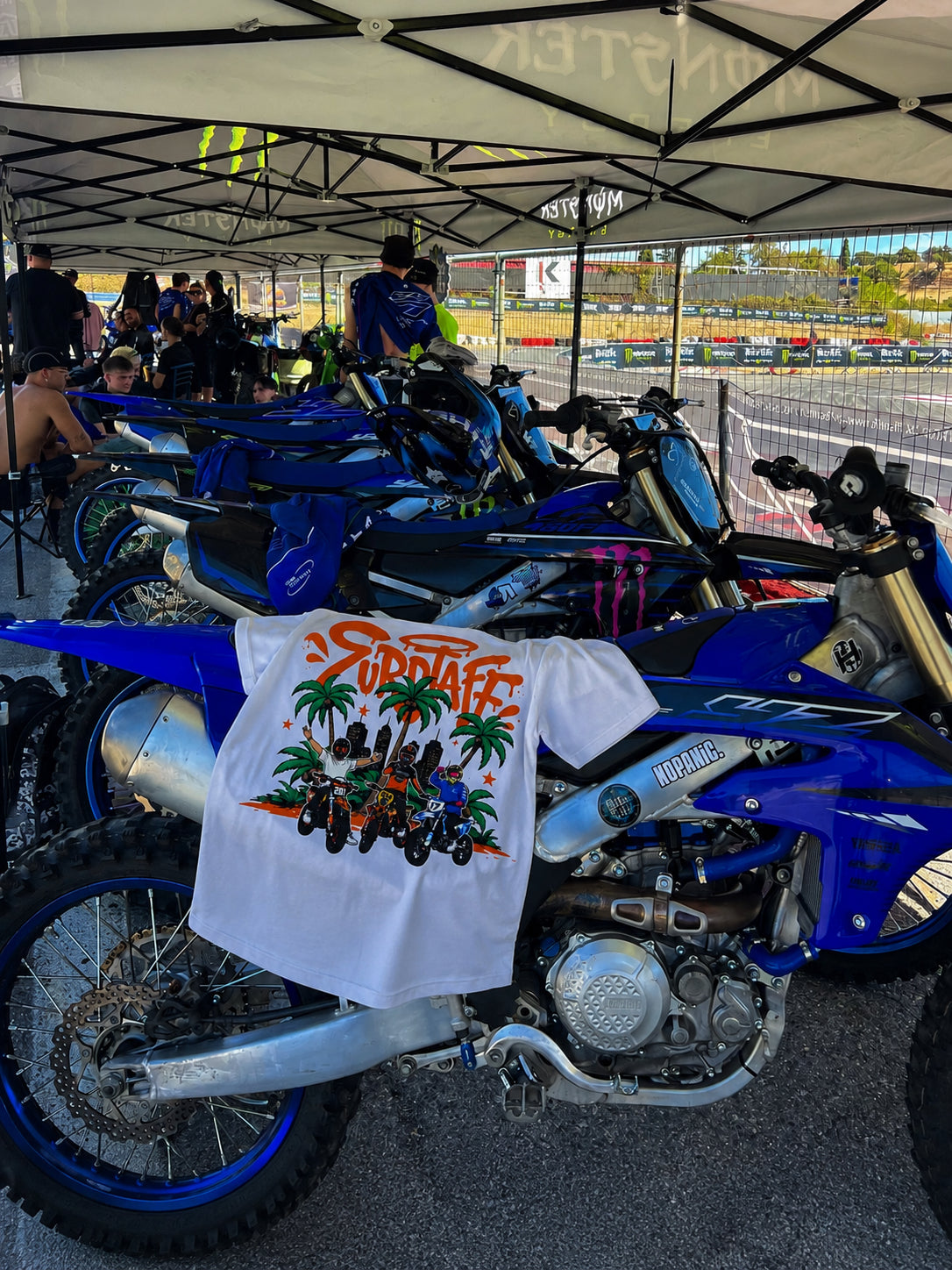 [DROP 003 / EDICIÓN LIMITADA] CAMISETA OVERSIZED UN VERANO EN SUPERMOTARD 2