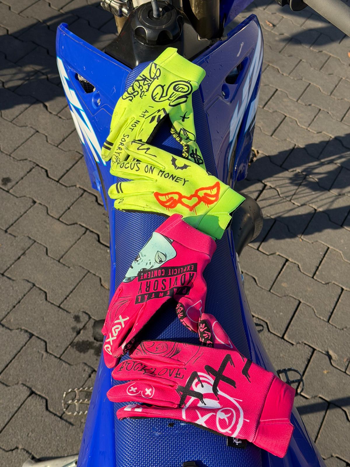 PACK 2 GUANTES (AMARILLO + ROSA)