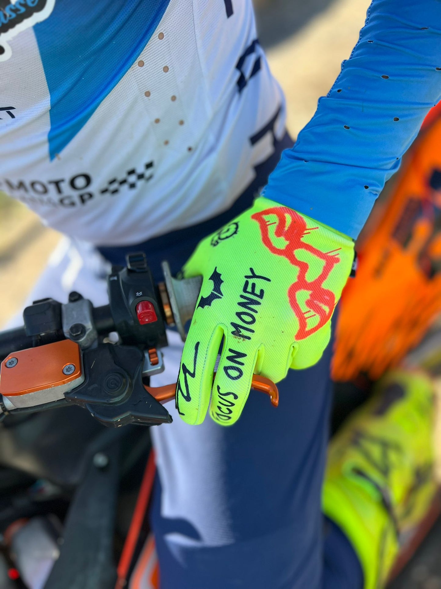 PACK 2 GUANTES (AMARILLO + NEGRO)