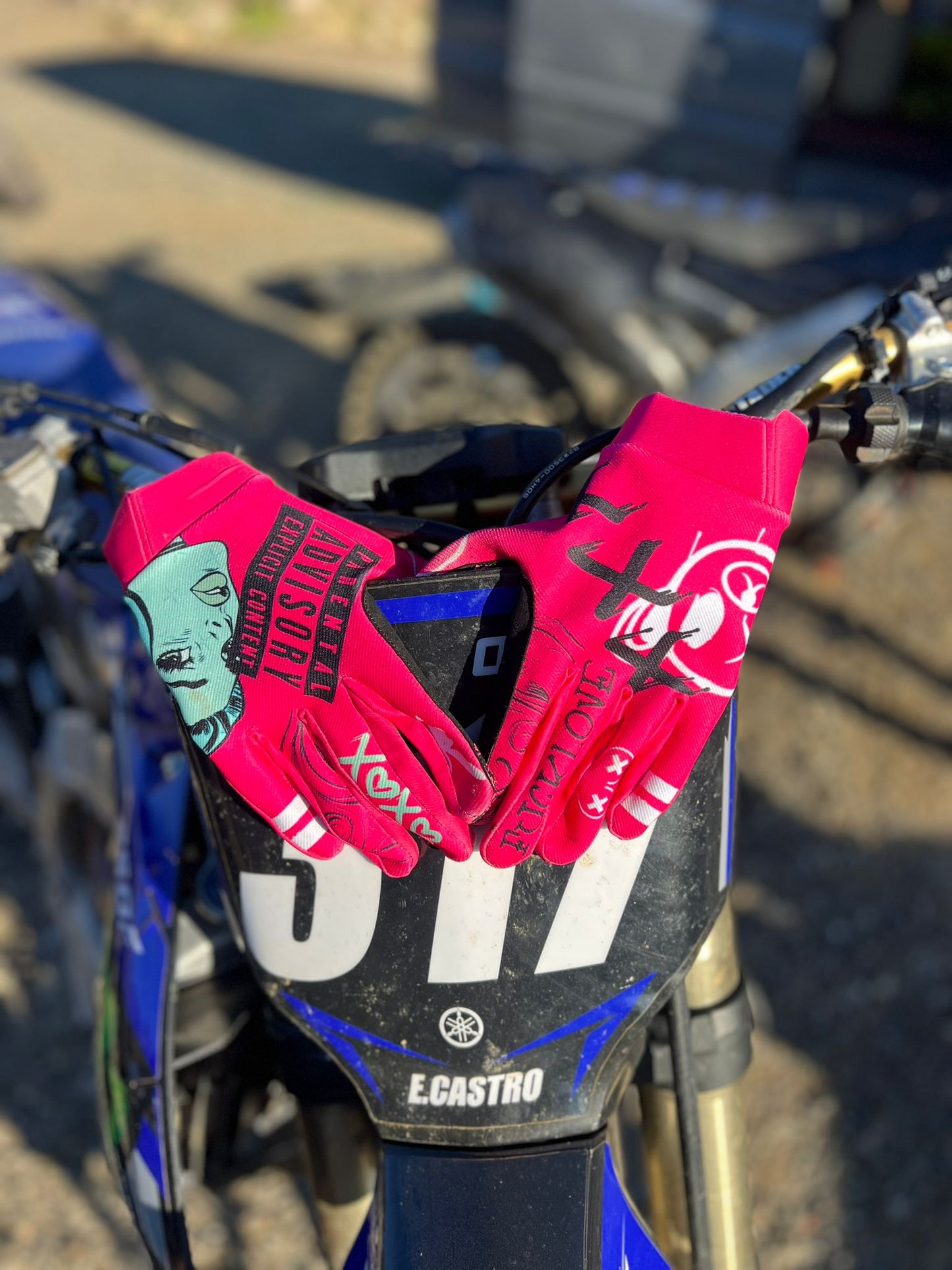 [DROP 002 / EDICIÓN LIMITADA] GUANTES MOTOCROSS TOXIC BARBIE
